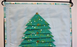 Mini Christmas Tree Wall Hanging (Green)