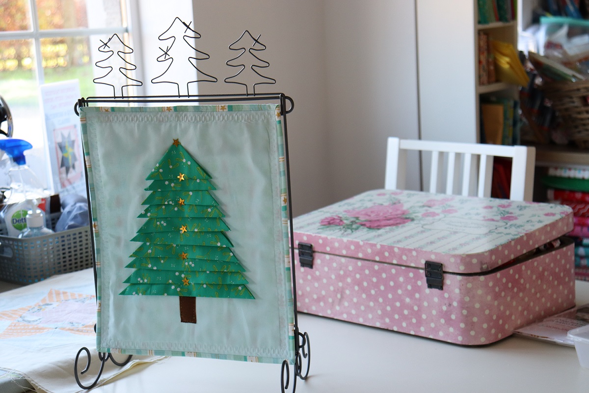 Mini Christmas Tree Wall Hanging (Green)