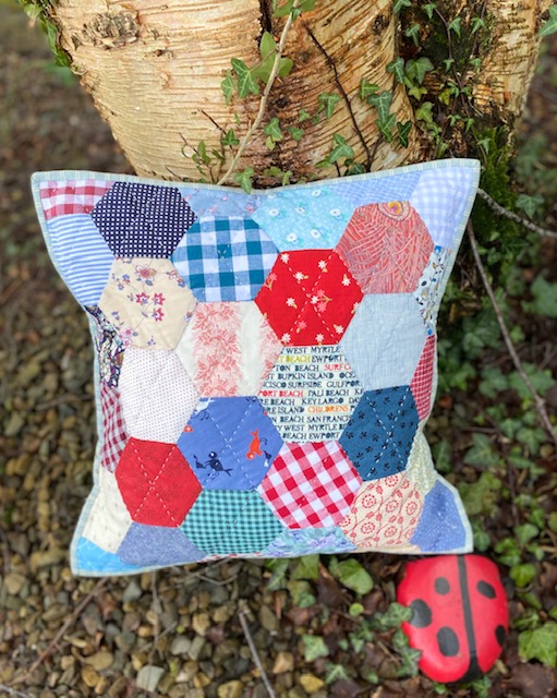 Hexie Cushion